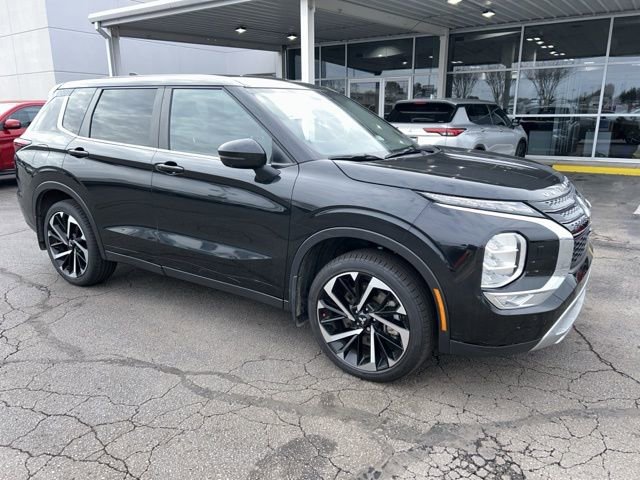 Used 2023 Mitsubishi Outlander SE image 4