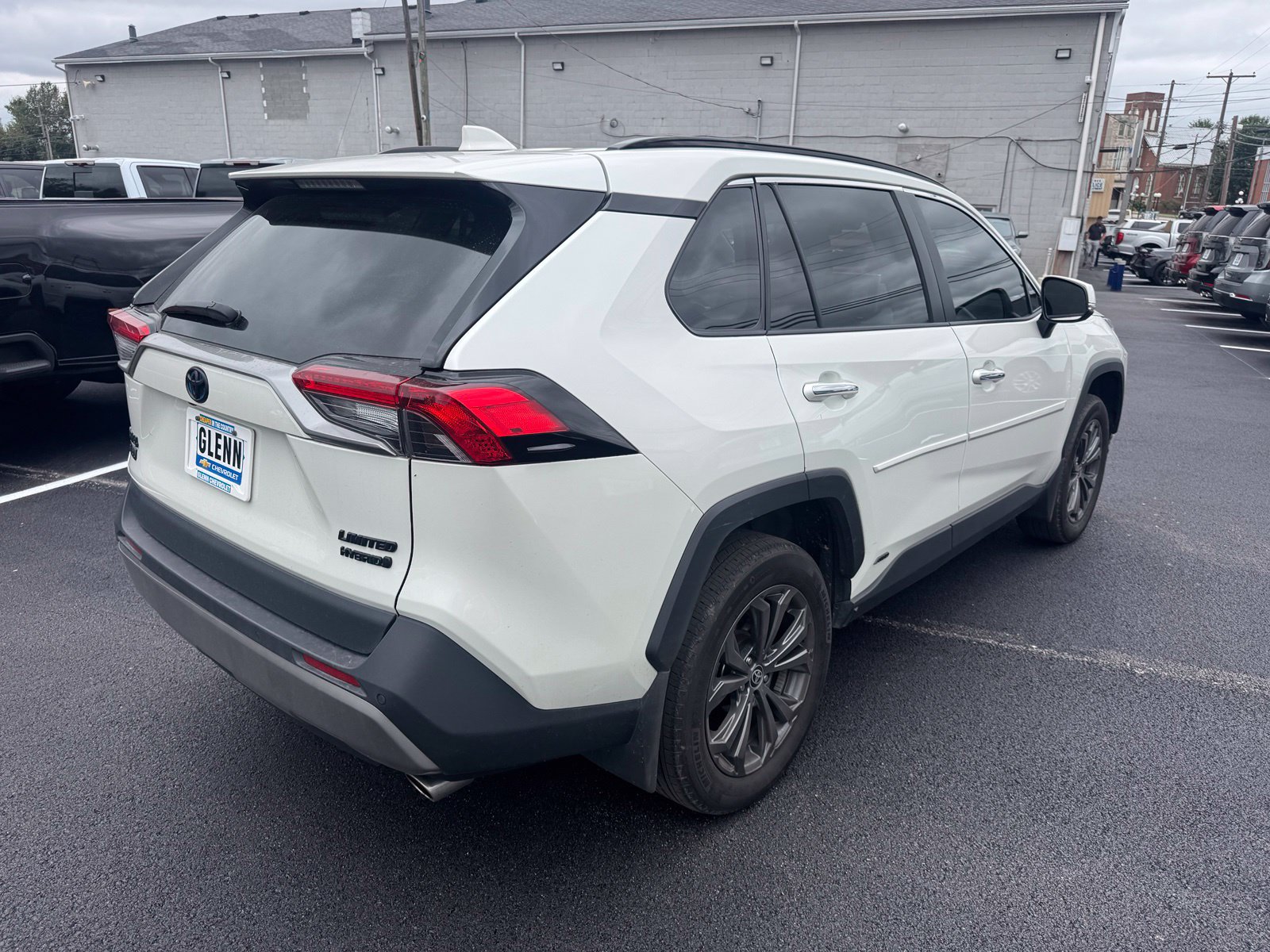 Used 2022 Toyota RAV4 Limited AWD/4WD image 6