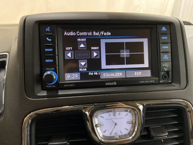 Used 2014 Chrysler Town & Country Touring FWD image 48