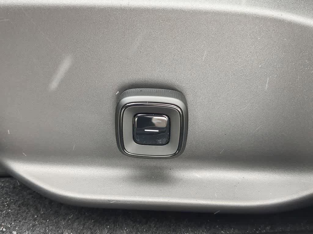 Certified 2025 Volvo EX30 Plus w/ Protection Package Premier image 16