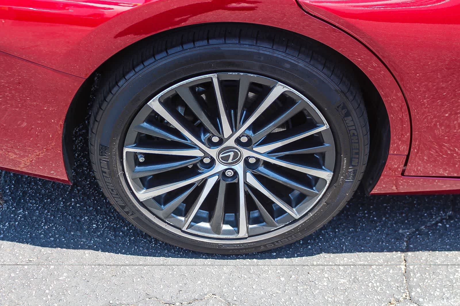 Used 2025 Lexus ES 300h w/ Premium Package FWD image 11