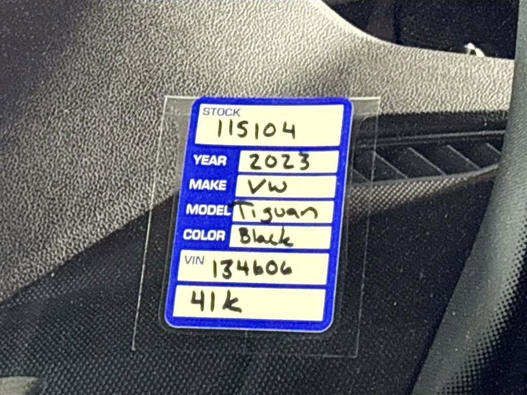 Used 2023 Volkswagen Tiguan SE R-Line image 25