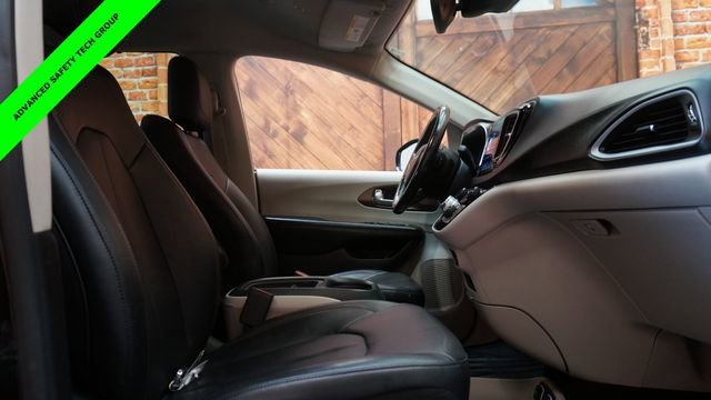 Used 2019 Chrysler Pacifica Touring-L w/ Advanced Safetytec Group image 51