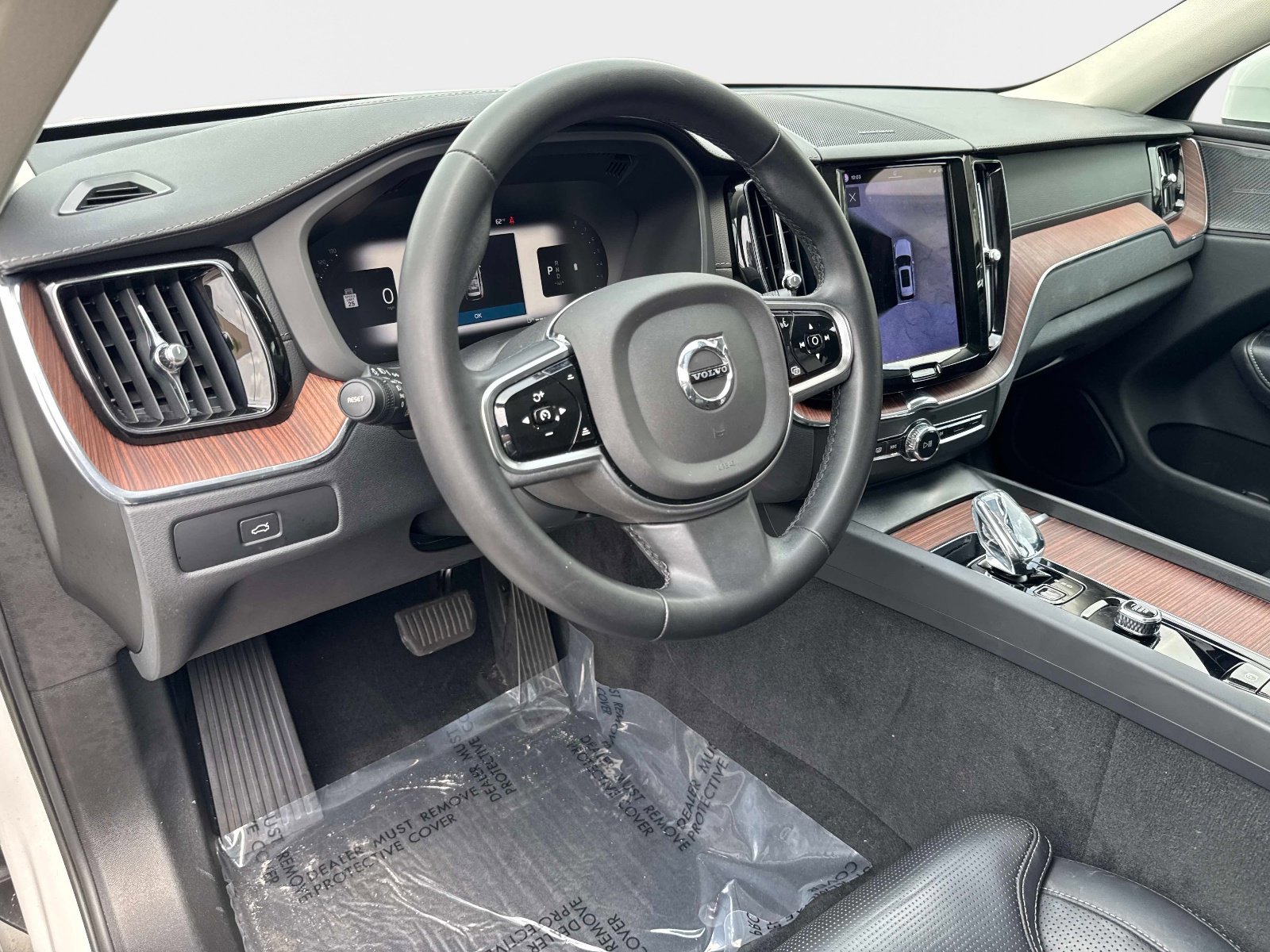Used 2023 Volvo XC60 B5 Ultimate w/ Protection Package Premier FWD image 19
