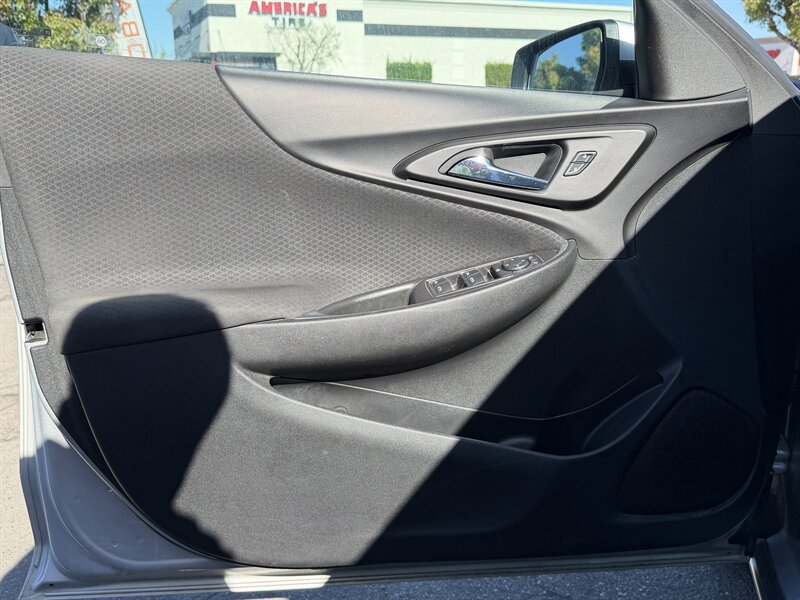 Used 2020 Chevrolet Malibu LT FWD image 22