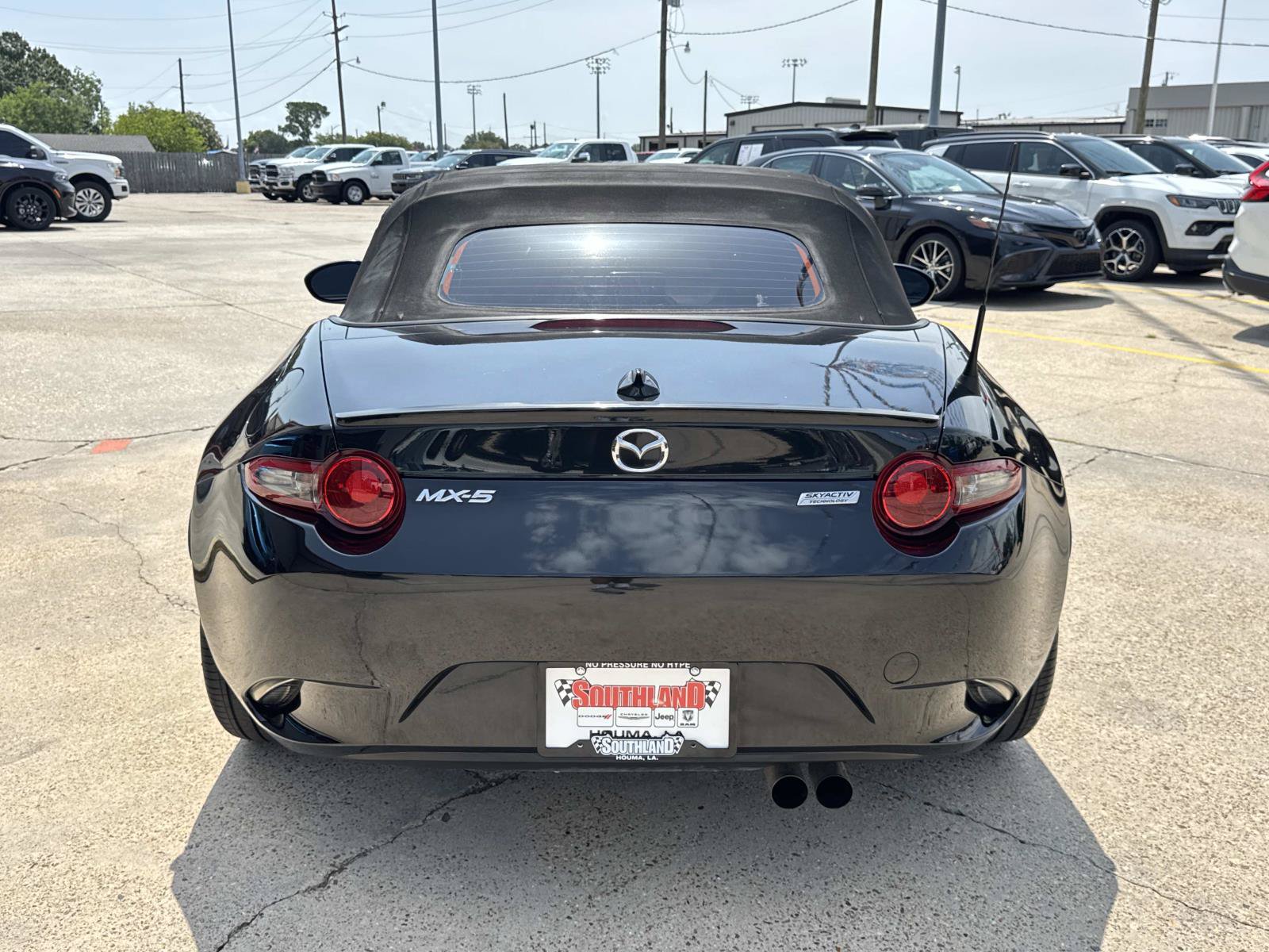 Used 2016 MAZDA MX-5 Miata Club RWD image 6