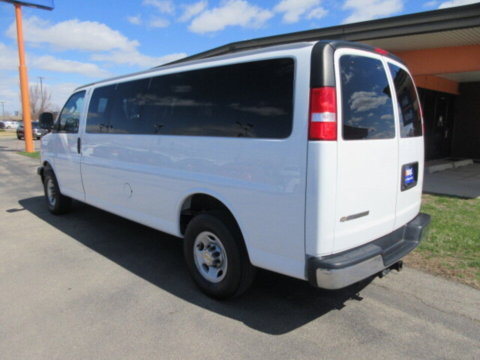 Used 2024 Chevrolet Express 3500 LT w/ LT Preferred Equipment Group RWD image 3