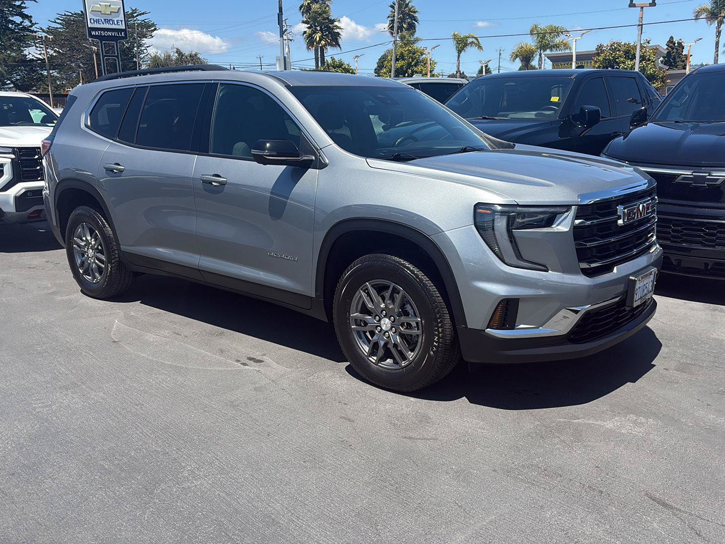 Used 2025 GMC Acadia Elevation AWD/4WD image 2