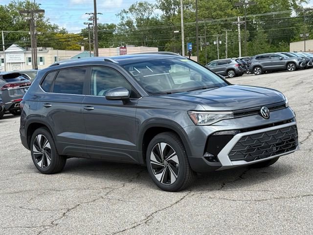 New 2025 Volkswagen Taos SE image 2