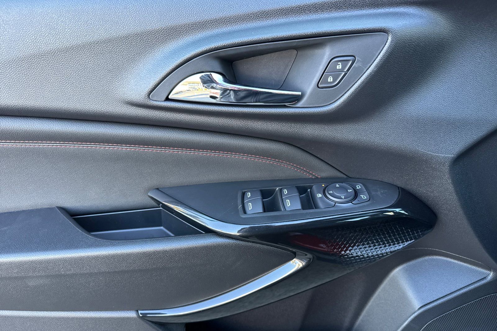 New 2026 Chevrolet Trax RS w/ Sunroof Package image 10