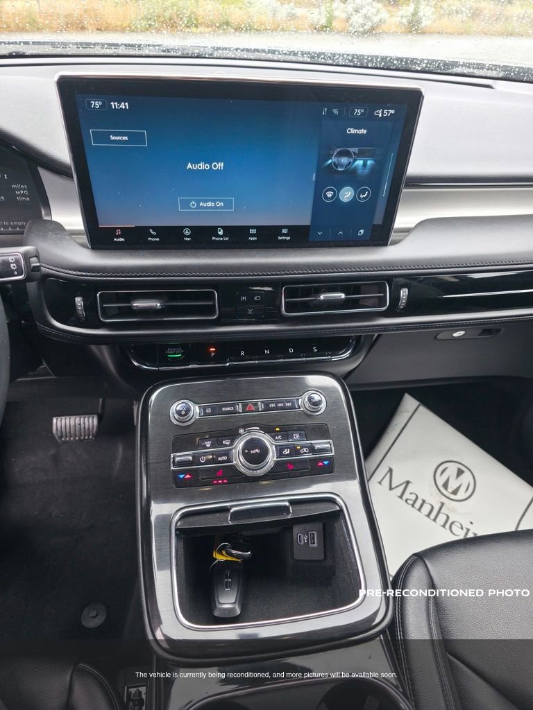 Used 2023 Lincoln Nautilus FWD w/ Premium Package image 6