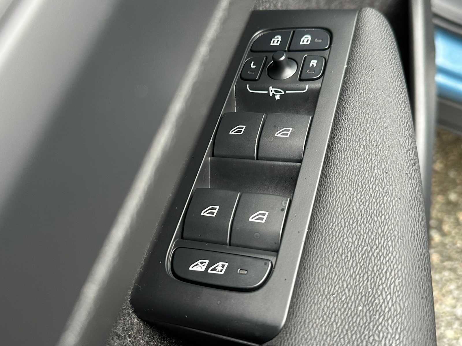 Used 2023 Volvo C40 P8 Recharge Plus w/ Climate Package image 21