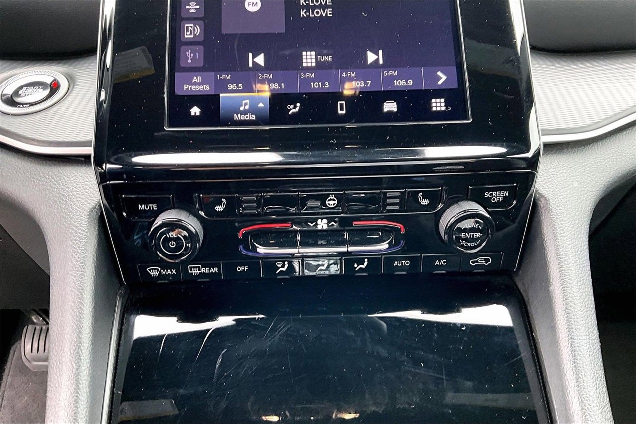 Certified 2024 Jeep Grand Cherokee L Laredo image 16