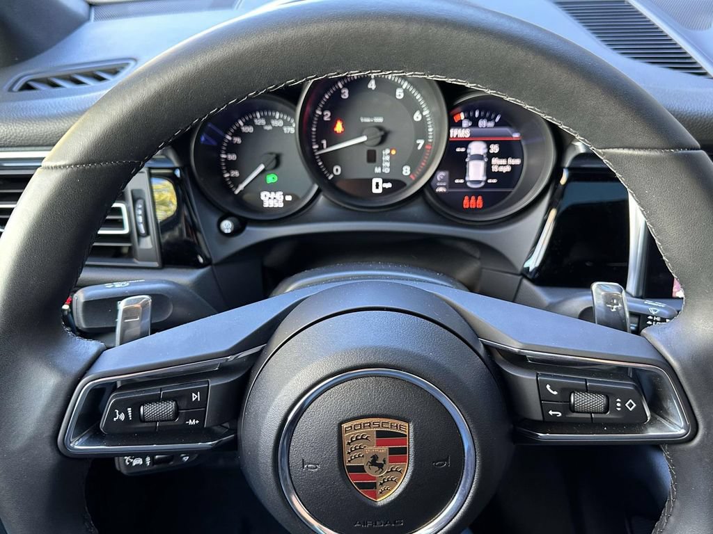 Certified 2025 Porsche Macan AWD/4WD image 19
