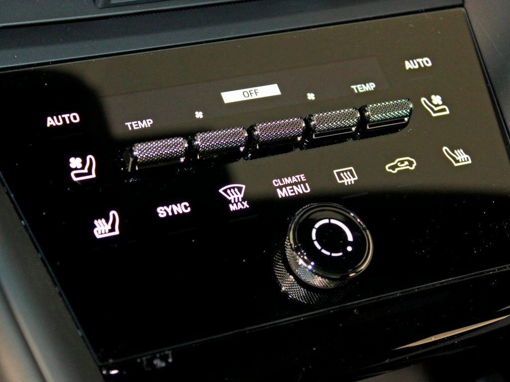 Certified 2025 Porsche Macan 4S Electric image 34