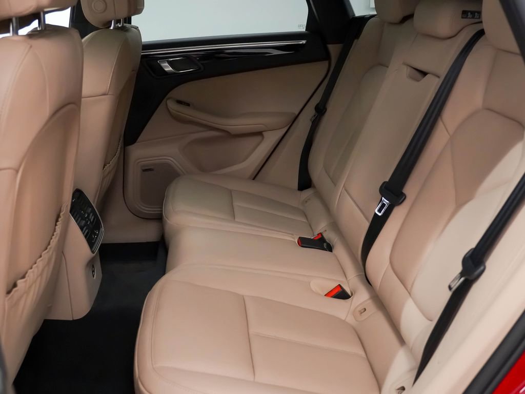 Certified 2026 Porsche Macan AWD/4WD image 18