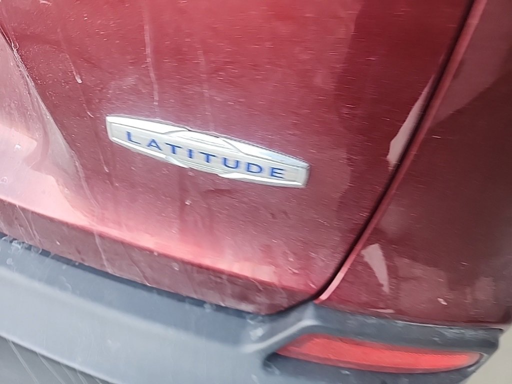 Used 2019 Jeep Cherokee Latitude Plus w/ Cold Weather Group image 7