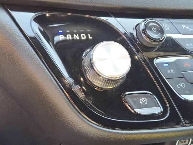 Used 2025 Chrysler Pacifica Select FWD image 24