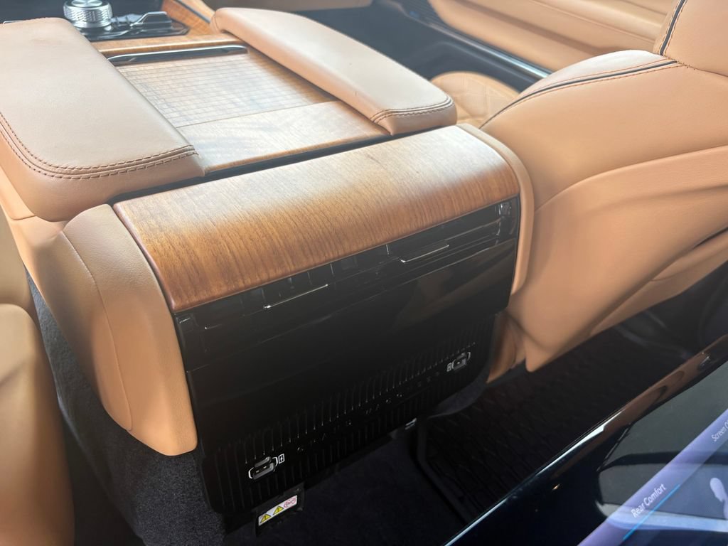 Used 2025 Jeep Grand Wagoneer L Series III w/ Rear Seat Video Group 1 AWD/4WD image 23