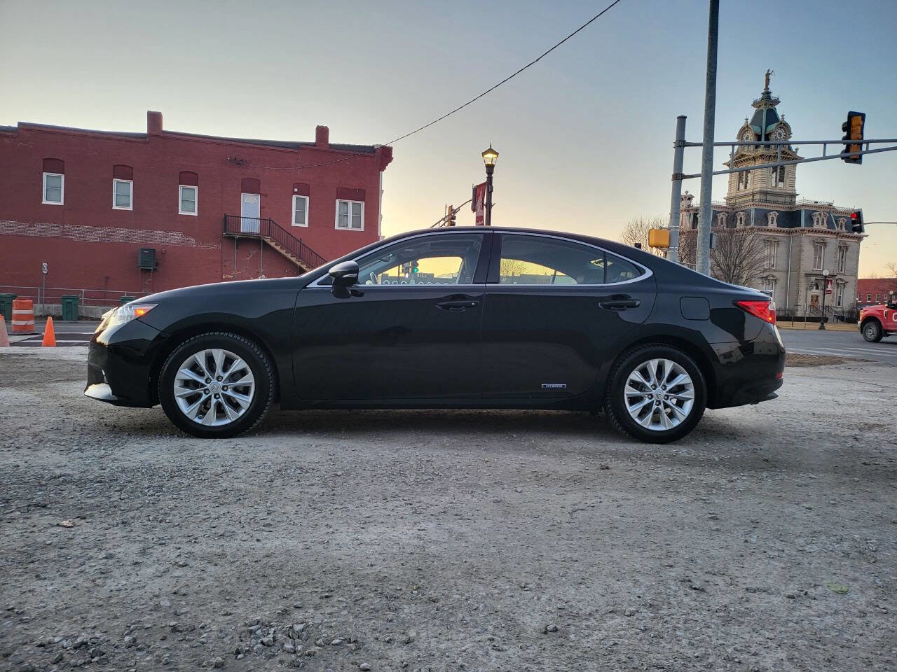 Used 2014 Lexus ES 300h w/ Luxury Package w/Bamboo Trim FWD image 3