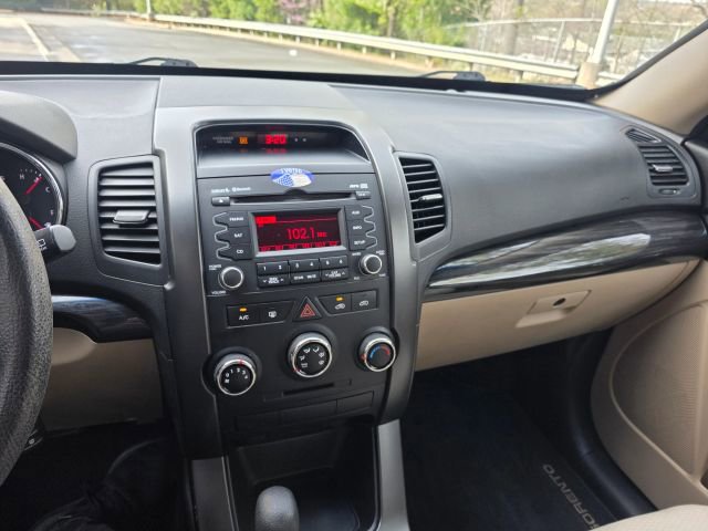 Used 2013 Kia Sorento LX image 16