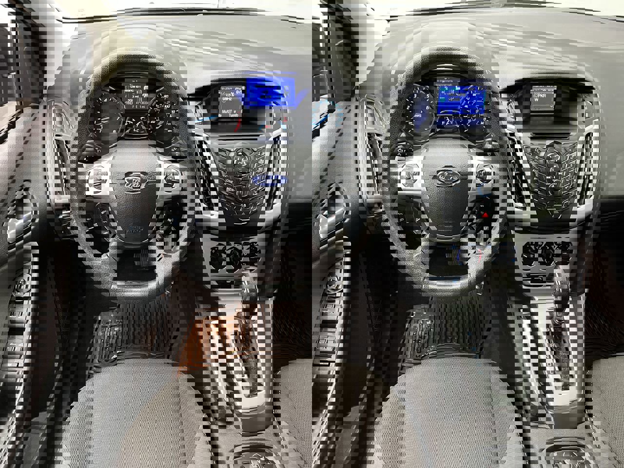 Used 2013 Ford Focus SE w/ SE Winter Pkg image 11