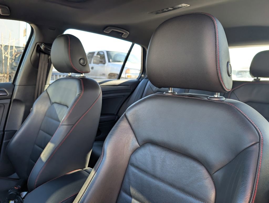 Used 2018 Volkswagen GTI SE image 9