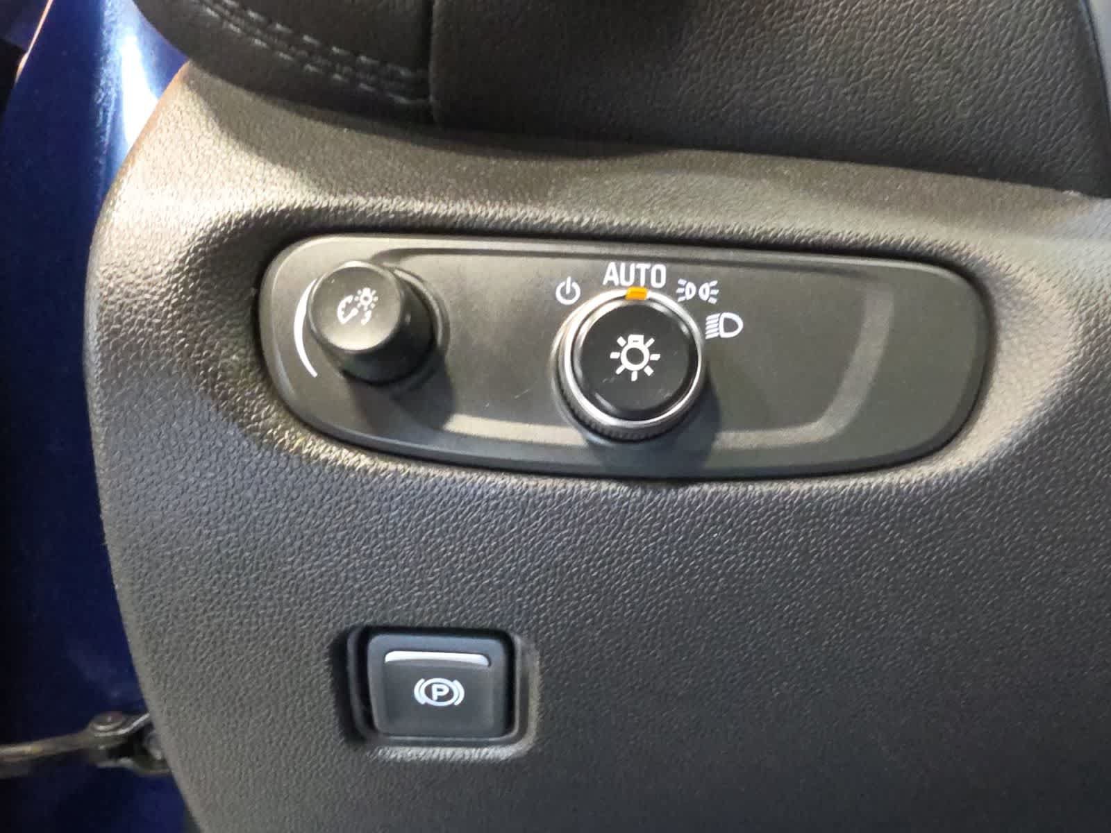 Used 2022 Chevrolet Blazer LT FWD image 19