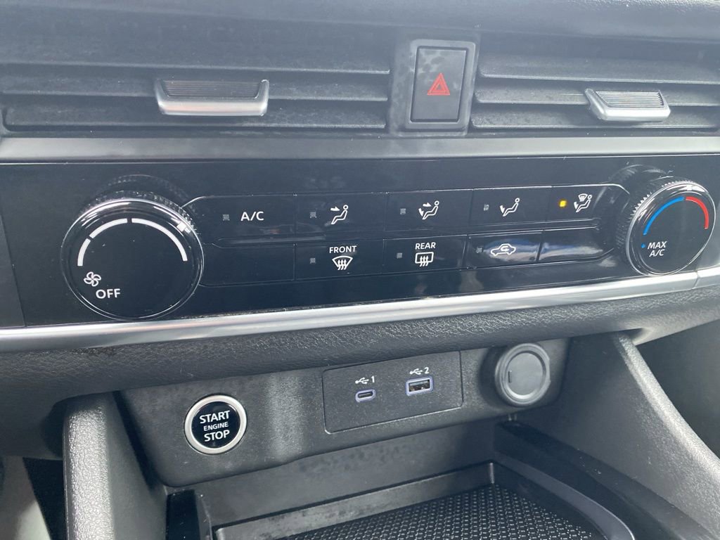 Used 2023 Nissan Rogue S image 29