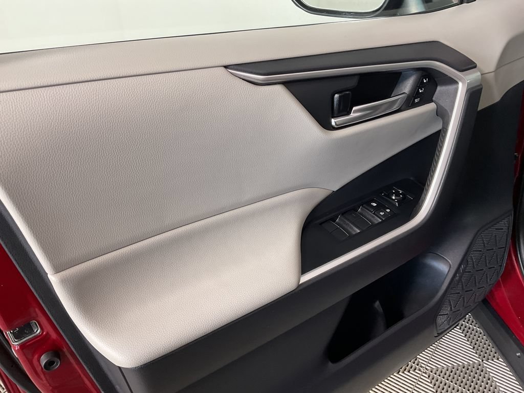 Used 2020 Toyota RAV4 XLE Premium AWD/4WD image 17