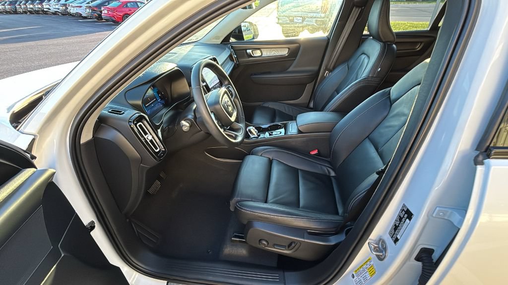 Used 2024 Volvo XC40 B5 Plus w/ Climate Package AWD/4WD image 25