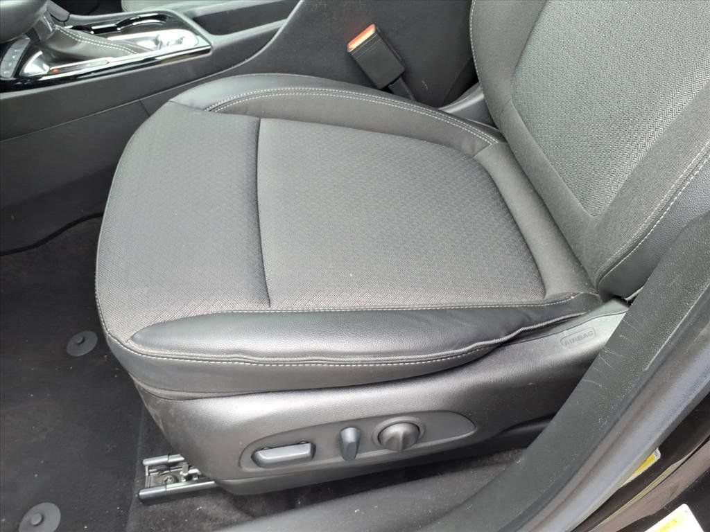 Used 2023 Buick Encore GX Select AWD/4WD image 22