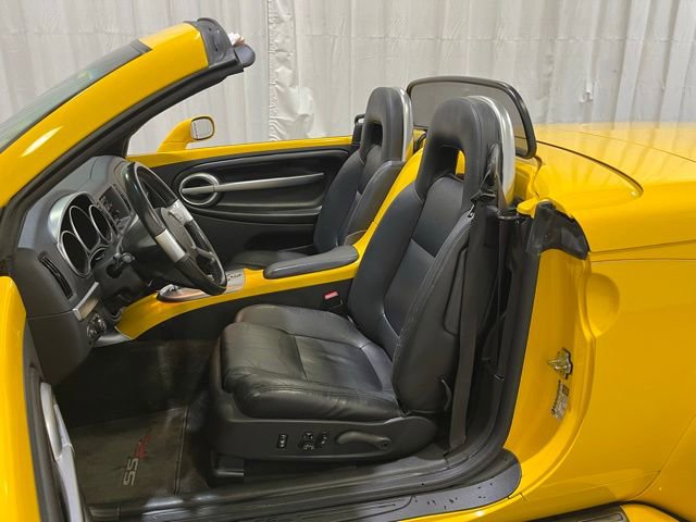 Used 2004 Chevrolet SSR w/ Preferred Equipment Group RWD image 13