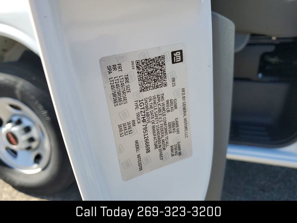 New 2025 GMC Savana 3500 Extended w/ Driver Convenience Package image 30