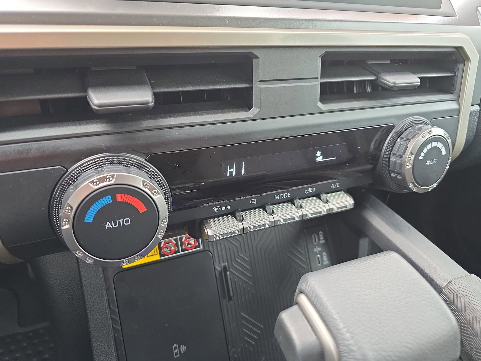 Used 2024 Toyota Tacoma SR5 w/ SR5 Upgrade Package image 22