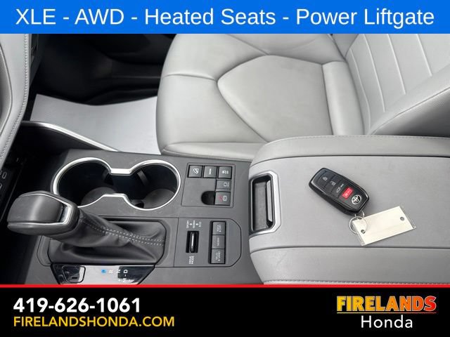 Used 2024 Toyota Highlander XLE AWD/4WD image 27