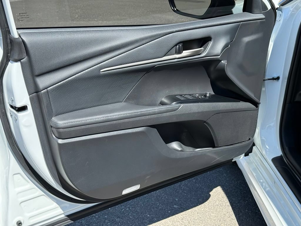 Used 2025 Toyota Camry XSE FWD image 16