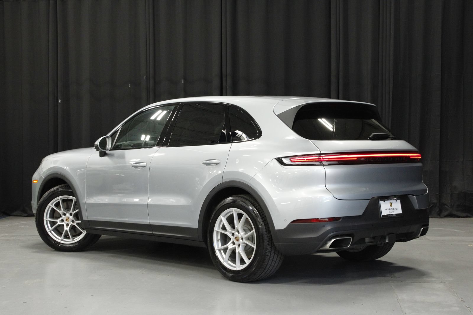 Certified 2025 Porsche Cayenne AWD/4WD image 3