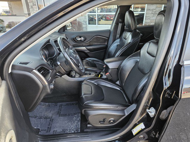 Used 2020 Jeep Cherokee Latitude Plus w/ Comfort/Convenience Group image 11