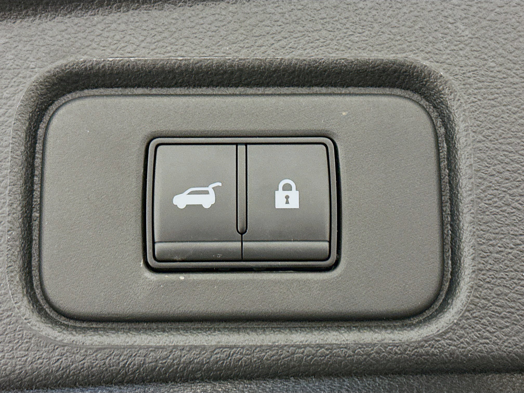 Used 2025 Nissan Pathfinder SV image 31