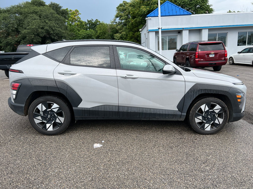 Used 2024 Hyundai Kona SEL FWD image 4