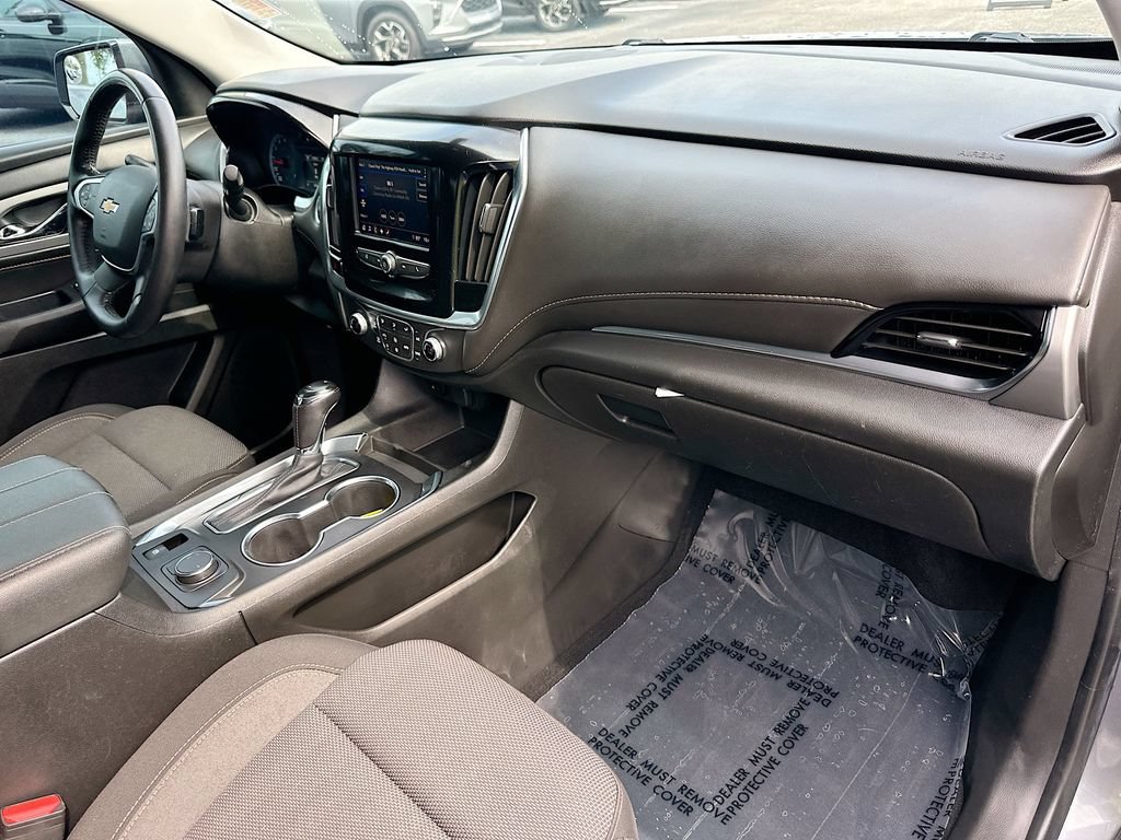 Used 2020 Chevrolet Traverse LT FWD image 27