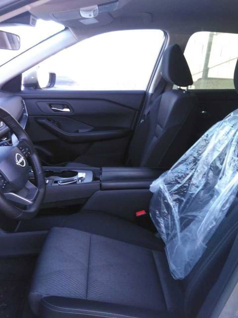 Used 2025 Nissan Rogue SV image 5