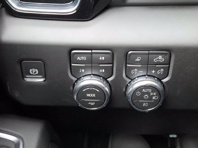 New 2026 GMC Sierra 3500 Denali w/ Denali Reserve Package AWD/4WD image 15