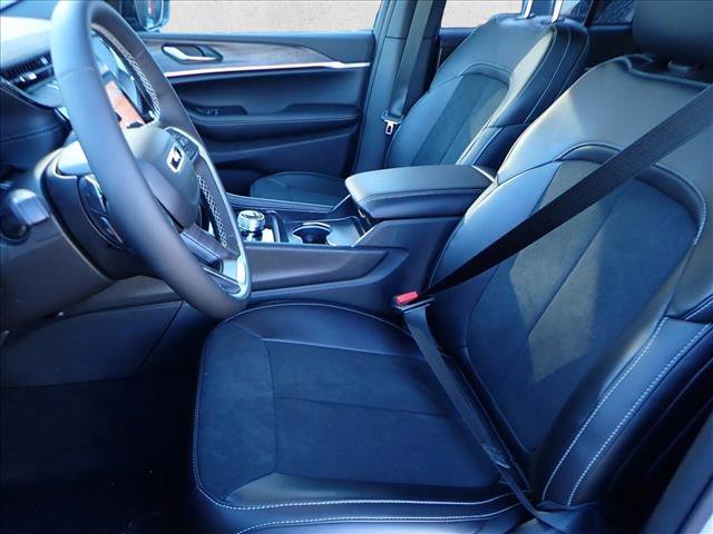 New 2026 Jeep Grand Cherokee Altitude image 11