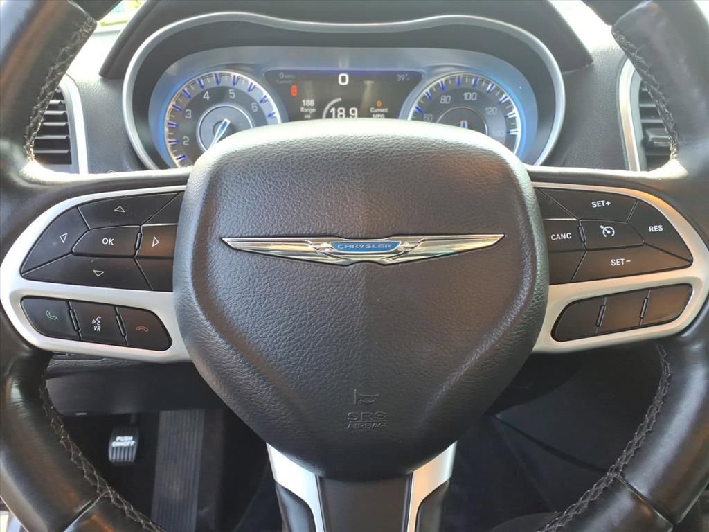 Used 2018 Chrysler 300 Limited image 5