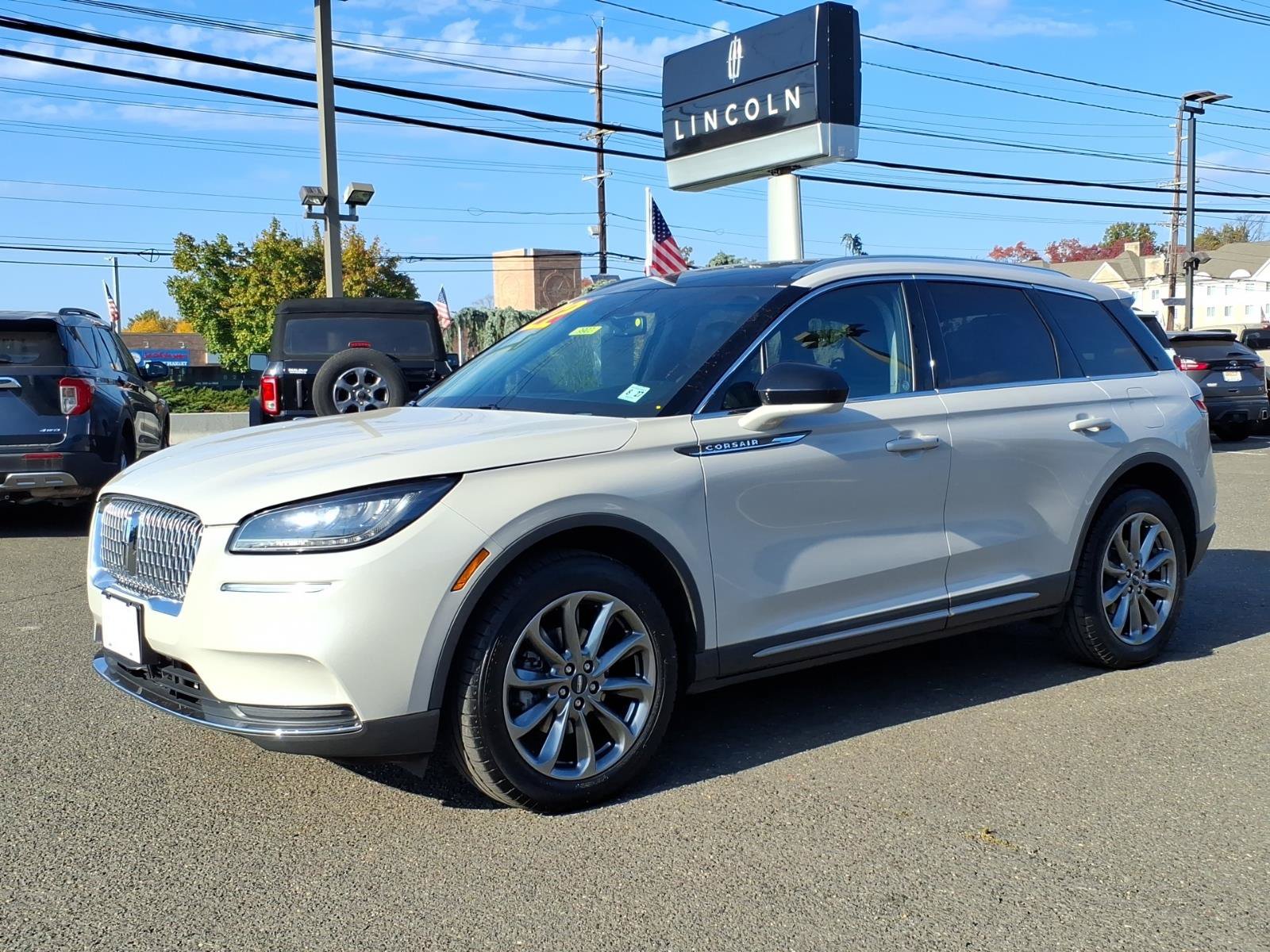 Used 2022 Lincoln Corsair AWD w/ Premium Package image 3