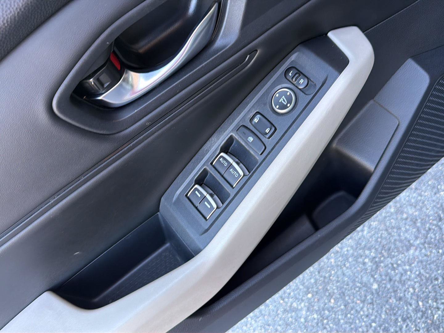 Used 2023 Honda Accord EX image 32