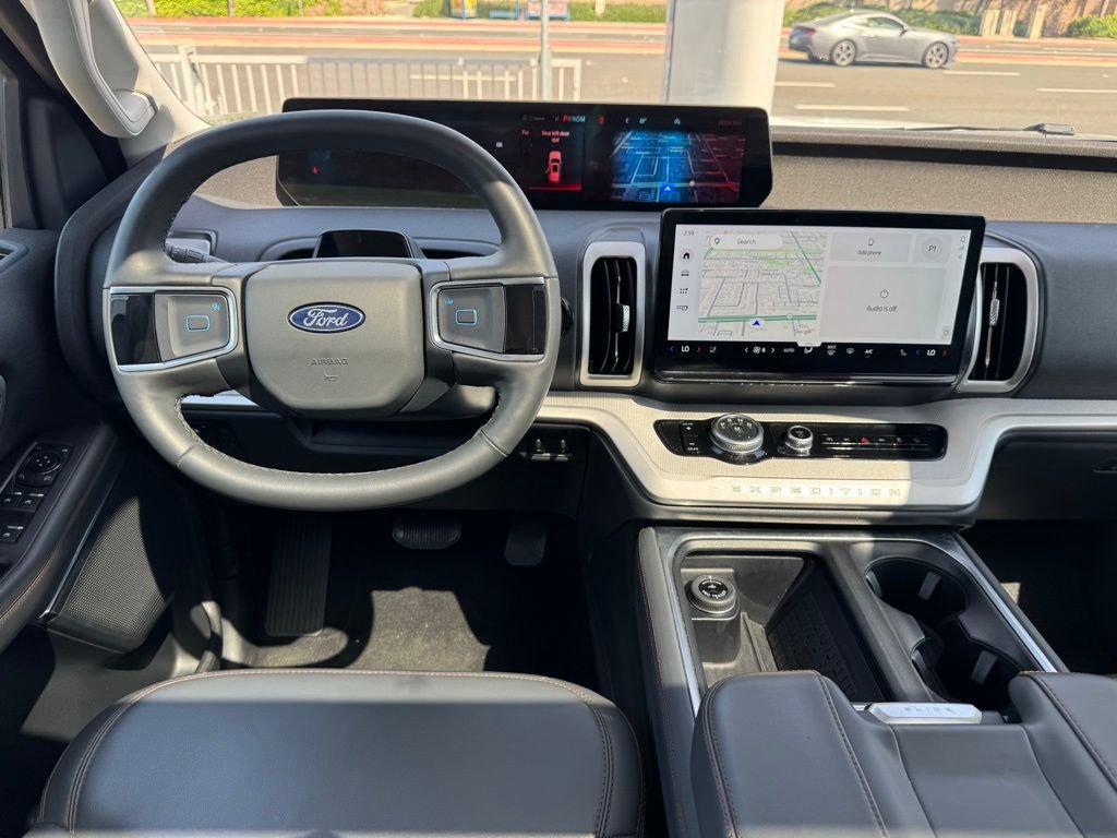 Used 2025 Ford Expedition Active AWD/4WD image 16