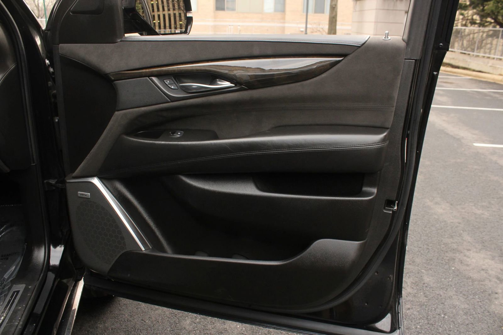 Used 2017 Cadillac Escalade ESV Platinum AWD/4WD image 25